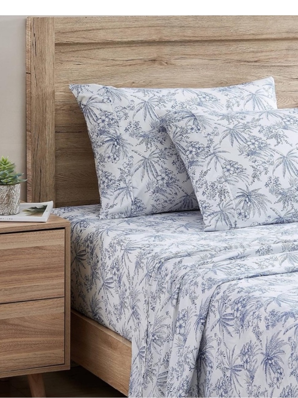 Tommy Bahama Pen and Ink Palm Blue twin fitted Sheet & 1 pillow case
